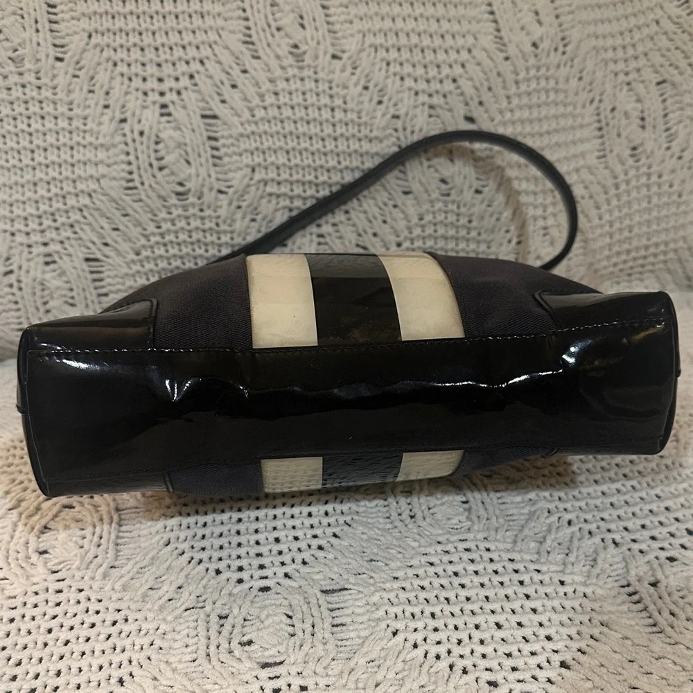 Gucci Black and Cream Shoulder Bag - Picture 6 of 16